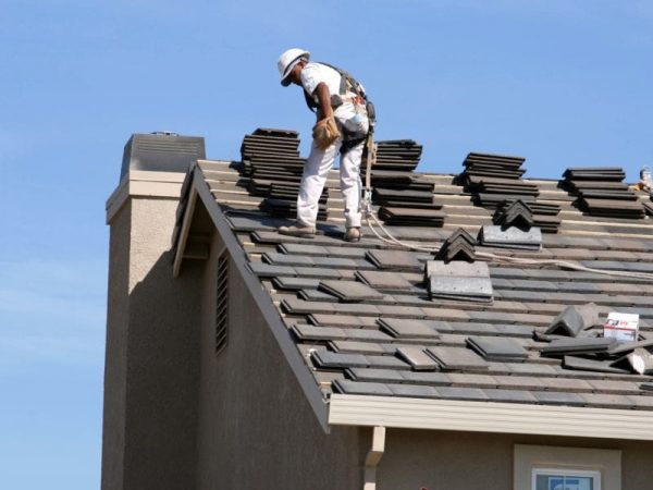 Roof Tarp in Emergency Situations